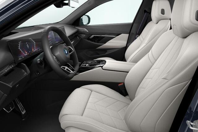BMW 5-SERIE Touring 550e xDrive Innovation Pack M Sportpakket Pro Aut. - Verwacht: December 2025
