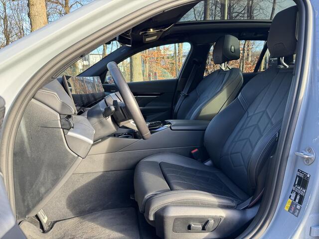 BMW 5-SERIE touring 530e M Sportpakket Pro | Trekhaak met elektrisch wegklapbare kogel | Glazen panoramadak | Harman-Kardon sound system | Driving Assistant Plus