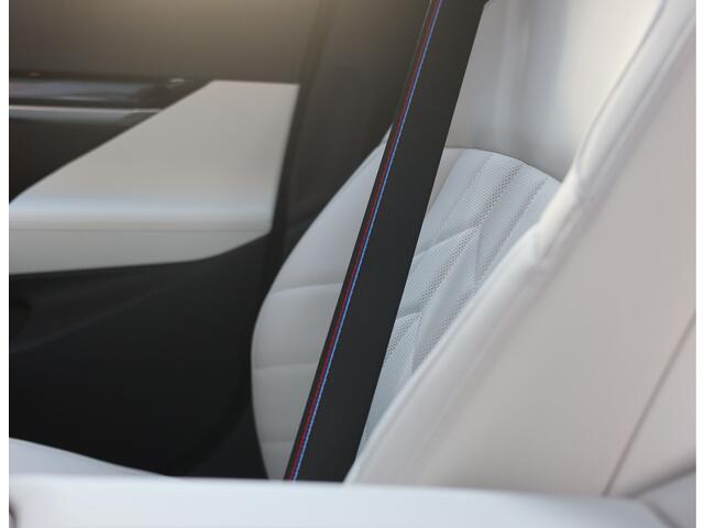 BMW 5-SERIE 550e Touring xDrive | Carbonzwart - Bow&Wil - Trekhaak