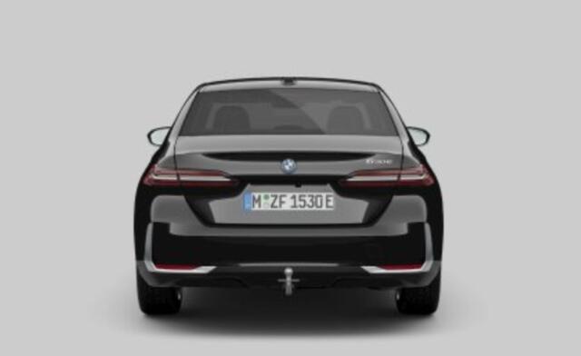 BMW 5-SERIE 530e Trekhaak - Comfortstoelen - Elektrisch verwarmde voorstoelen - Driving Assistant Professional - Head up - Parking Assistant Plus - Active Guard - Akoestische voetgangersbescherming - Comfort Access -