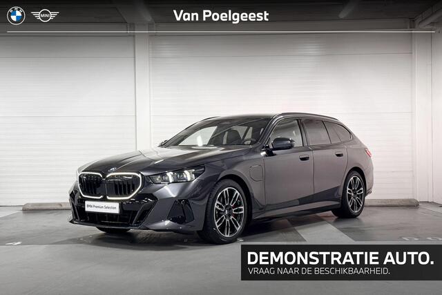 BMW 5-SERIE Touring 530e | M-Sport Pro | Travel Pack | Comfort Pack | Driving Assistant Plus | Harman/Kardon | Panoramadak | Comfort Access | Trekhaak