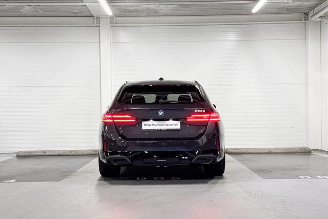 BMW 5-SERIE Touring 530e | M-Sport Pro | Travel Pack | Comfort Pack | Driving Assistant Plus | Harman/Kardon | Panoramadak | Comfort Access | Trekhaak