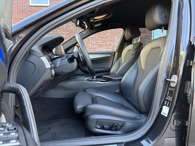 BMW 5-SERIE 530d High Executive 266pk | Apple Carplay/Android Auto | Cruise control adaptief met stop&go en stuurhulp | DAB | Harman/Kardon geluidsinstallatie | Head-up display | Lichtmetalen velgen 20" | Trekhaak | Prachtig Exemplaar!