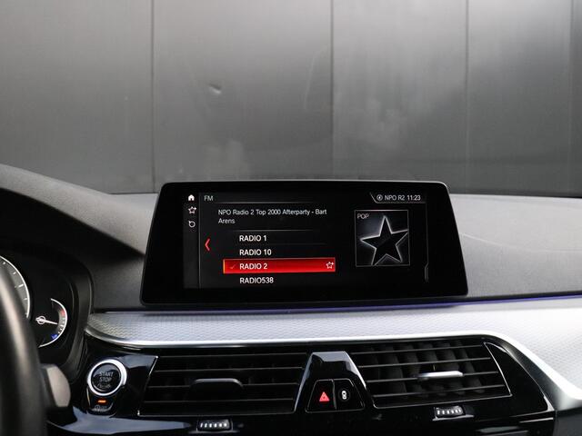 BMW 5-SERIE Touring 520i High Executive | M SPORT | TREKHAAK | LEDER | CAMERA | STOEL/STUURVERW. | CRUISE | NAVI |