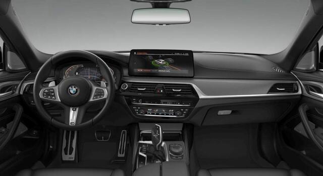 BMW 5-SERIE Touring 540i xDrive M-Sport | Panoramadak | CoPilot | Harman Kardon