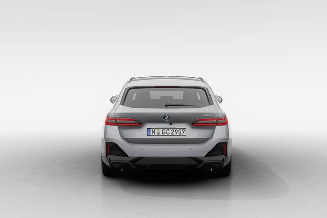 BMW 5-SERIE Touring 520i | M Sport Pro | Innovation Pack | Travel Pack | Glazen Panoramadak | VPLD
