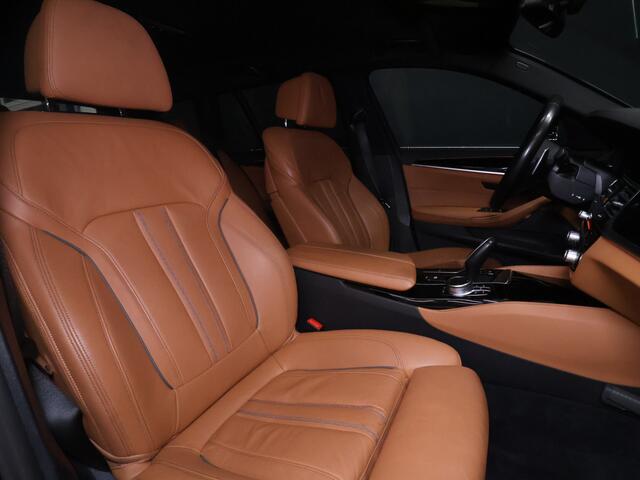 BMW 5-SERIE Touring 520i High Executive Edition M Sport [TREKHAAK INKLAPBAAR, CAMERA, APPLE CARPLAY, ANDROID AUTO, MEMORY SEATS, M STUURWIEL, VOL LEDER, NIEUWSTAAT]