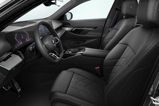 BMW 5-SERIE Sedan 520i | M Sportpakket Pro | Travel Pack | Comfort Pack | Trekhaak