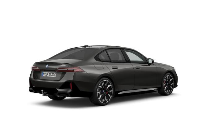 BMW 5-SERIE Sedan 550e xDrive | M Sportpakket Pro | Innovation Pack | Travel Pack | Comfort Pack | Trekhaak