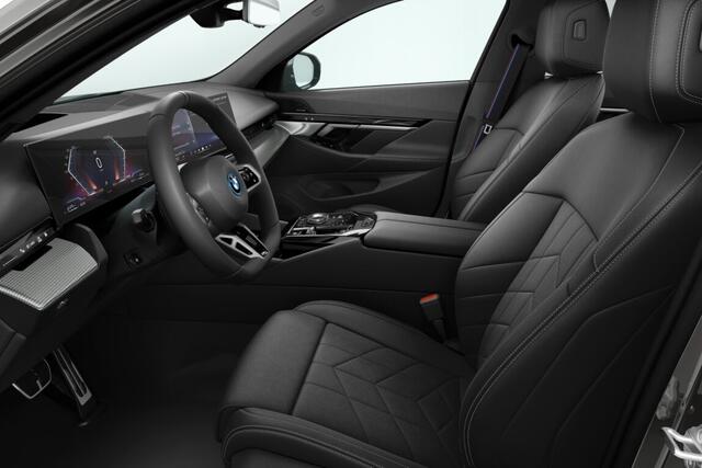 BMW 5-SERIE Sedan 550e xDrive | M Sportpakket Pro | Innovation Pack | Travel Pack | Comfort Pack | Trekhaak