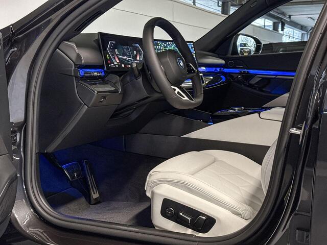 BMW 5-SERIE Sedan 530e M Sport Edition | M Sportpakket | Travel Pack