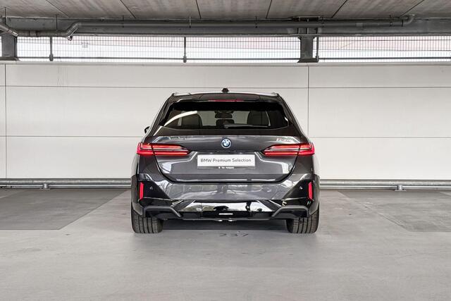 BMW 5-SERIE Touring 530e | M Sportpakket Pro | Travel Pack | Comfort Pack | Trekhaak