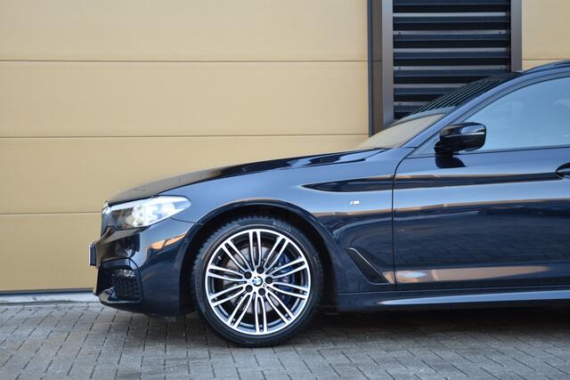 BMW 5-SERIE Touring 530i High Executive * M-Sport * Camera * BMW Live Cockpit Professional * Privacy glas *