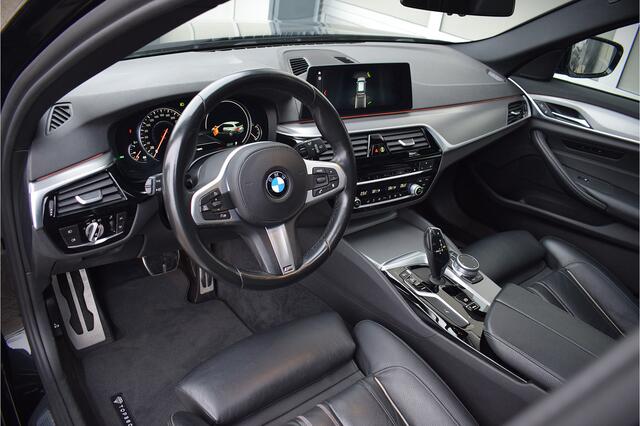 BMW 5-SERIE Touring 520i High Ex. M-Sport | Pano | Leer | El. Trekhaak | OrigNL | NAP