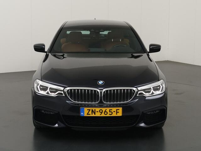 BMW 5-SERIE 520i Corporate Lease High Executive | M-Pakket | Comfortstoelen + geheugen | Ele.wegklapbare Trekhaak | Adaptieve LED | HUD | Camera | DAB | Navigatie | Apple CarPlay/Android Auto |