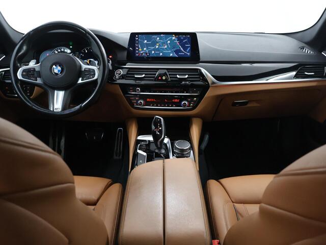 BMW 5-SERIE 520i Corporate Lease High Executive | M-Pakket | Comfortstoelen + geheugen | Ele.wegklapbare Trekhaak | Adaptieve LED | HUD | Camera | DAB | Navigatie | Apple CarPlay/Android Auto |