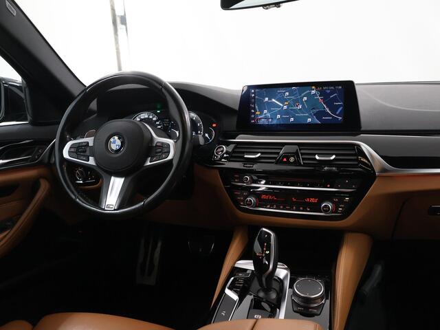 BMW 5-SERIE 520i Corporate Lease High Executive | M-Pakket | Comfortstoelen + geheugen | Ele.wegklapbare Trekhaak | Adaptieve LED | HUD | Camera | DAB | Navigatie | Apple CarPlay/Android Auto |