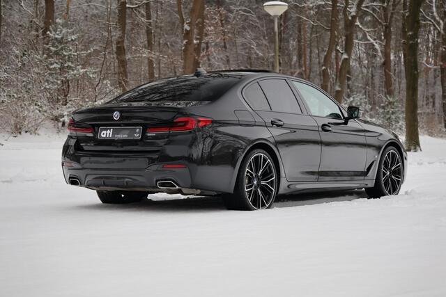 BMW 5-SERIE 530i High Executive M-Sport | Facelift | 20" | Leer | Schuif/kantel dak | HUD | Hifi | Elektr. stoel memory | 4-zone clima | Alarm kl. 3 | Grootlichtassistent | Etc.