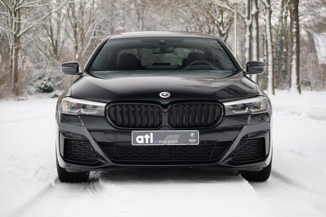 BMW 5-SERIE 530i High Executive M-Sport | Facelift | 20" | Leer | Schuif/kantel dak | HUD | Hifi | Elektr. stoel memory | 4-zone clima | Alarm kl. 3 | Grootlichtassistent | Etc.