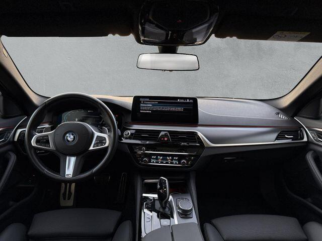 BMW 5-SERIE Touring 530e M-SPORT ** LASER, NAVI+, LEDER, PANORAMA, TREKH, 19-inch LMV, HuD ** 1e EIG - UNFALLFREI - BMW GAR ** ** INFORMEER OOK NAAR ONZE AANTREKKELIJKE FINANCIAL-LEASE TARIEVEN **