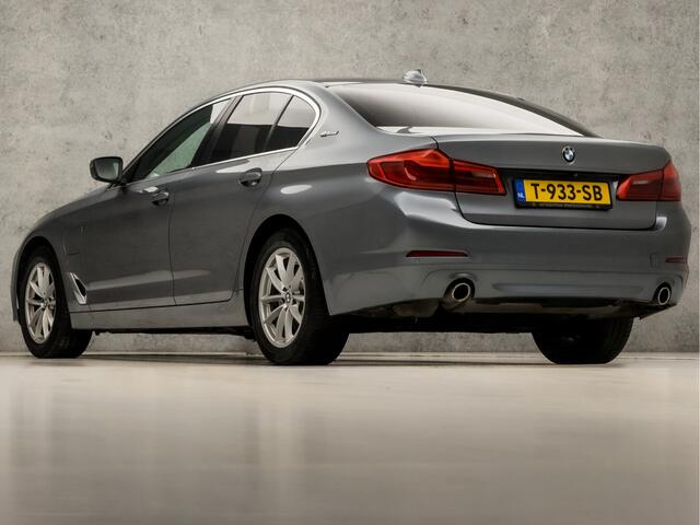 BMW 5-SERIE 530e iPerformance Sport 252Pk Automaat (GROOT NAVI, MEMORY SEATS, LEDER, STOELVERWARMING, GETINT GLAS, CAMERA, COMFORTSTOELEN, ELEK ACHTERKLEP, NIEUWSTAAT)