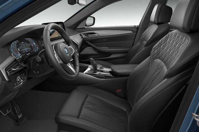BMW 5-SERIE 545e xDrive High Executive / Glazen Schuifdak / Harman Kardon / Head-Up / Co-Pilot / Parking Assistant Plus / Comfort Acces / Stuurwielrand verwarming / 20 Inch