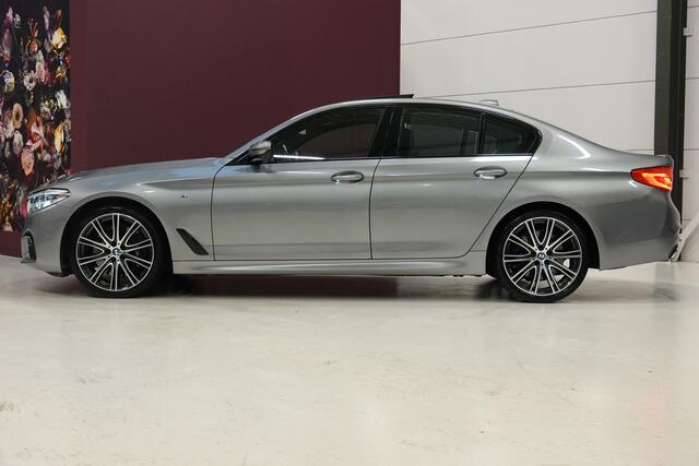 BMW 5-SERIE 540i High Executive M-Sport | Pano | Bowers & Wilkens | Nachtzicht | Schermen Achter | Trekhaak | Memory | ACC |