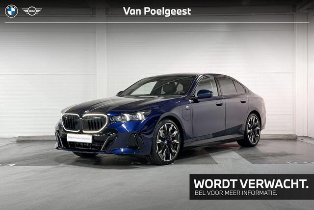 BMW 5-SERIE Sedan 550e xDrive | M-Sport Pro | Travel Pack | Innovation Pack | Comfort Pack | Driving Assistant Professional | Bowers&Wilkins | Panoramadak | Comfort Access | Trekhaak | Selections