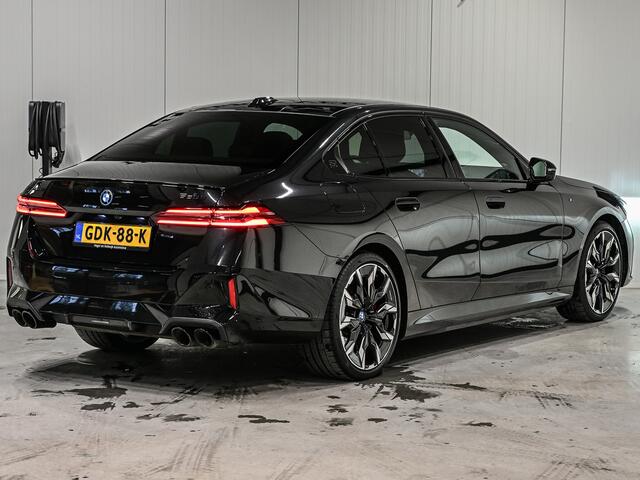 BMW 5-SERIE 550e xDrive M Sport pro · Adaptive Suspension · Iconic Glow · M Sport Brake · Shadowline Lights · Panorama dak · Comfort Seats · 4 Zone Climate · Ambiance Light · Adaptive Led · B&W Sound · Driving Assistant Professional