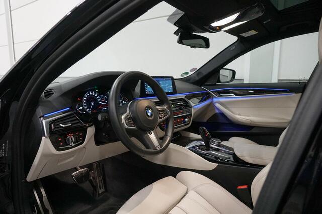 BMW 5-SERIE Touring 530i M-Sport | Panoramadak | Elektr. Trekhaak | Harman Kardon | Head Up