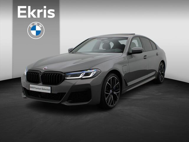 BMW 5-SERIE Sedan 545e xDrive M Sportpakket | Innovationspaket | Driving Assistant Prof. | Head-Up Display | Harman Kardon | 20"