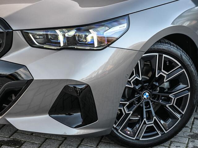 BMW 5-SERIE Touring 530e XDRIVE | SHADOW LINE | M-SPORT | COMFORT ACCESS | ACTIVE CRUISE | BOWERS & WILKINS | 360 CAMERA | STUUR- EN STOELVERWARMING | LEDER | AMBIANCE | ASSISTANCE PLUS PAKKET | EL. TREKHAAK | ADAPTIVE LED | M-SPORT SUSPENSION
