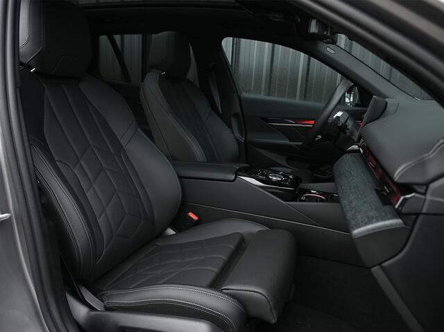 BMW 5-SERIE Touring 530e xDrive · M Sportpaket Pro ·Harman Kardon · M Sport Suspension · Adaptive Led · Driving Assistant Plus · Ambient Light · Bmw Iconic Glow · M Sport Brake, Red · Shadowline Lights · Panorama Glass Roof