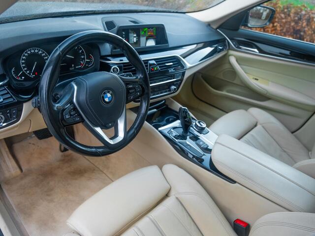 BMW 5-SERIE Touring 530i High Executive | Volleder | Pano | Luchtvering | Etc.