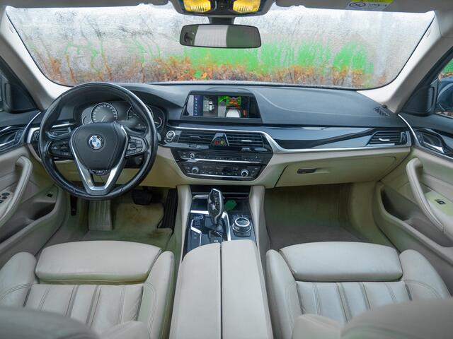 BMW 5-SERIE Touring 530i High Executive | Volleder | Pano | Luchtvering | Etc.