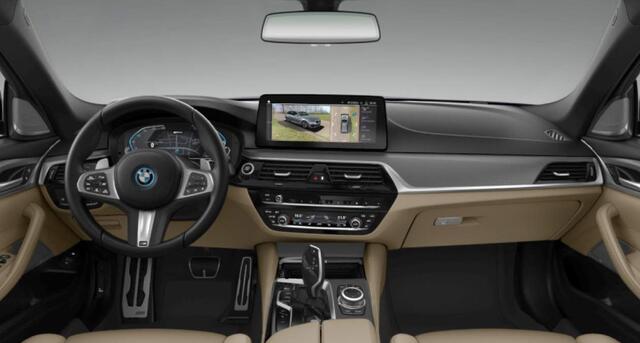 BMW 5-SERIE Touring 530e xDrive High Executive M Sport - Panoramadak - Comfort Access - Head up - Harman Kardon - Driving Assistant Professional - Sportstoelen - BMW Laserlight - Parking Assistant Plus -
