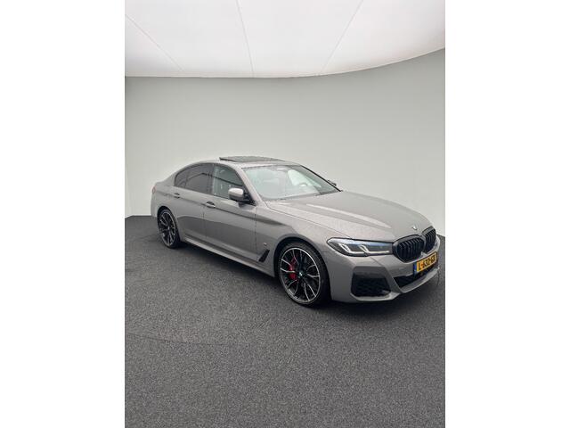 BMW 5-SERIE 545e xDrive 395 pk Business Edition Plus M-Sportpakket /BTW-Auto/ 1e Eigenaar/ Dealer.Ond/ Schuifdak/ Nappa-Leder/ Adap.Cruise/ Head-Up/ Laser/ Keyless/ Harman&Kardon/