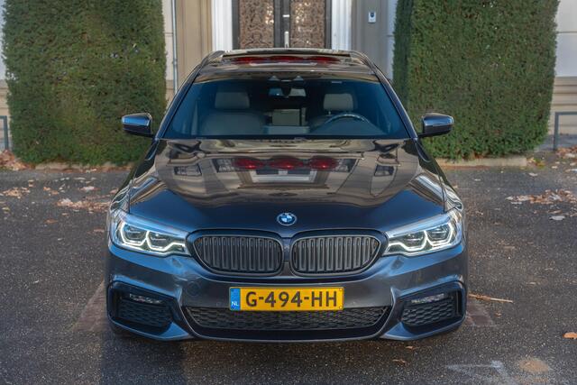 BMW 5-SERIE Touring 530i High Executive Edition M-SPORT | TREKHAAK | PANO | MEMORY | ORG NL 2E EIGN