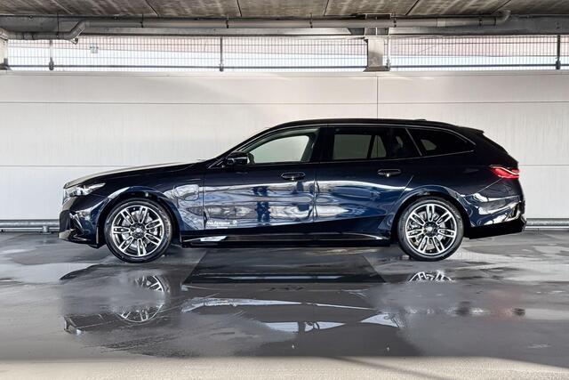 BMW 5-SERIE Touring 530e | M Sportpakket | Innovation Pack | Travel Pack | Comfort Pack | Trekhaak