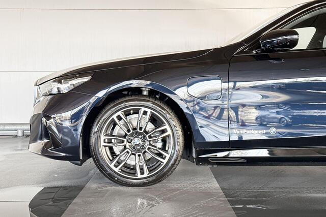 BMW 5-SERIE Touring 530e | M Sportpakket | Innovation Pack | Travel Pack | Comfort Pack | Trekhaak