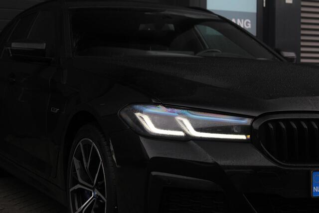 BMW 5-SERIE Touring 530e xDrive M-sport | Panorama-dak | Comfort Stoelen | Harman & Kardon | Cruise Control Adaptief | Sfeerverlichting | Electrische Achterklep