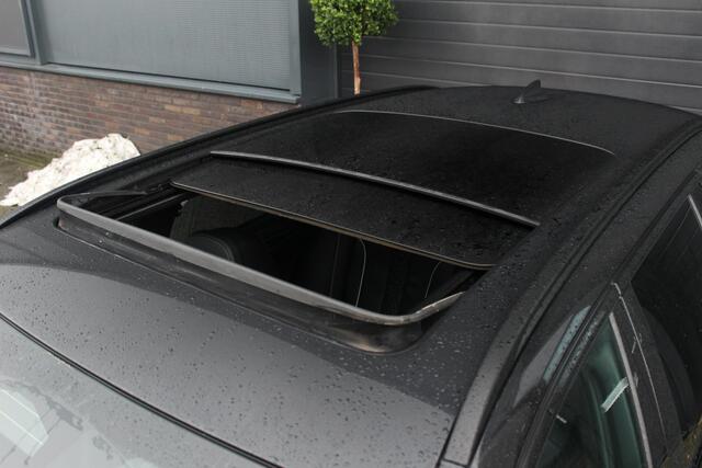 BMW 5-SERIE Touring 530e xDrive M-sport | Panorama-dak | Comfort Stoelen | Harman & Kardon | Cruise Control Adaptief | Sfeerverlichting | Electrische Achterklep