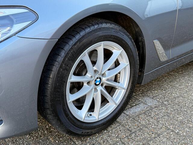 BMW 5-SERIE 520i High Executive / Sch.dak/ comf.stl