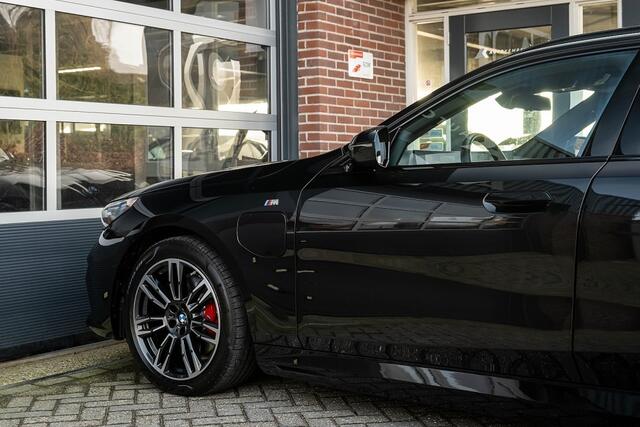 BMW 5-SERIE 530e xDrive M Sport Pro | Driving Ass. Prof. | Harman/Kardon | Camera | Elek. trekhaak | Adap. led | 19' Inch |