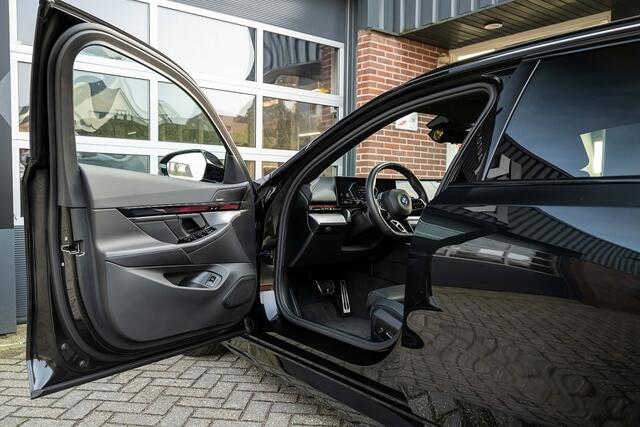 BMW 5-SERIE 530e xDrive M Sport Pro | Driving Ass. Prof. | Harman/Kardon | Camera | Elek. trekhaak | Adap. led | 19' Inch |