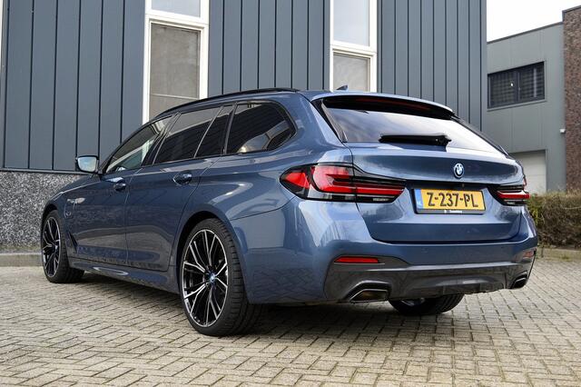 BMW 5-SERIE Touring 530e M-Sport Business Edition Plus Rijklaarprijs-Garantie Panorama dak Trekhaak Laser light Leder Head-Up