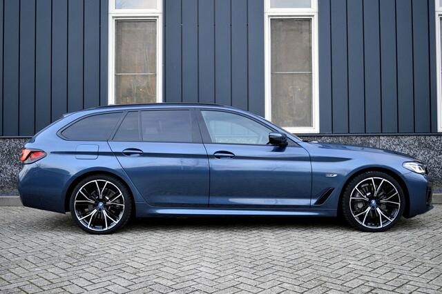 BMW 5-SERIE Touring 530e M-Sport Business Edition Plus Rijklaarprijs-Garantie Panorama dak Trekhaak Laser light Leder Head-Up