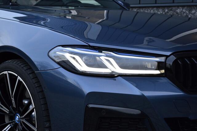 BMW 5-SERIE Touring 530e M-Sport Business Edition Plus Rijklaarprijs-Garantie Panorama dak Trekhaak Laser light Leder Head-Up