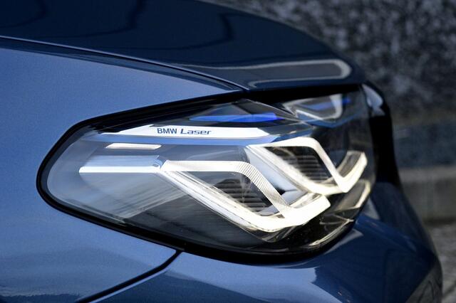 BMW 5-SERIE Touring 530e M-Sport Business Edition Plus Rijklaarprijs-Garantie Panorama dak Trekhaak Laser light Leder Head-Up