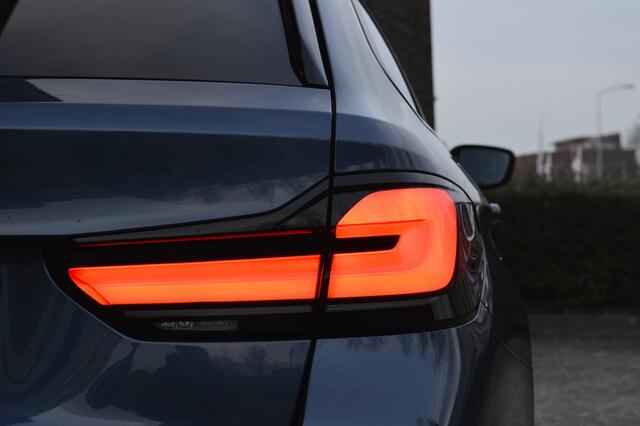 BMW 5-SERIE Touring 530e M-Sport Business Edition Plus Rijklaarprijs-Garantie Panorama dak Trekhaak Laser light Leder Head-Up